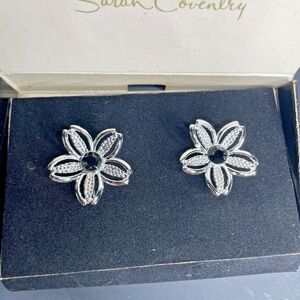 Vintage SARAH‎ COVENTRY Silver Tone Flowers with Stone Black Beauty 7734 Clip On